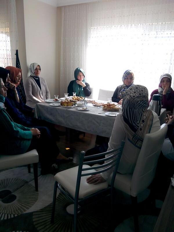 Doc. Dr.  Nuriye Guneren  6 Hamiyet ailemize Sarmasik Cocuk evinde   "Psikososyal Gelisim" konulu eğitim veriyor.