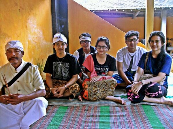 sembahyang bersama diPura Giri Anjasmoro Jombang