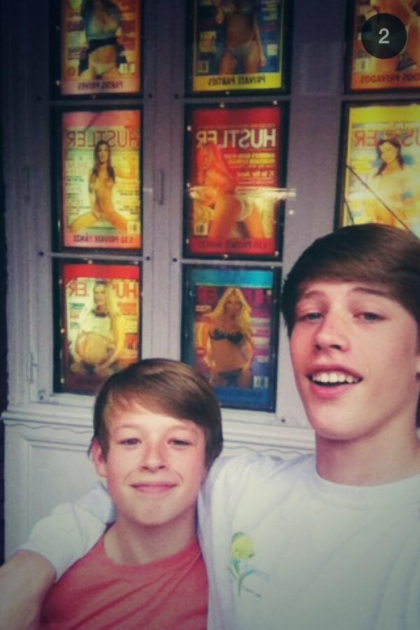 hunterfults's tweet photo. Brother of the year with this selfie... http://t.co/hMJcynq3Jn