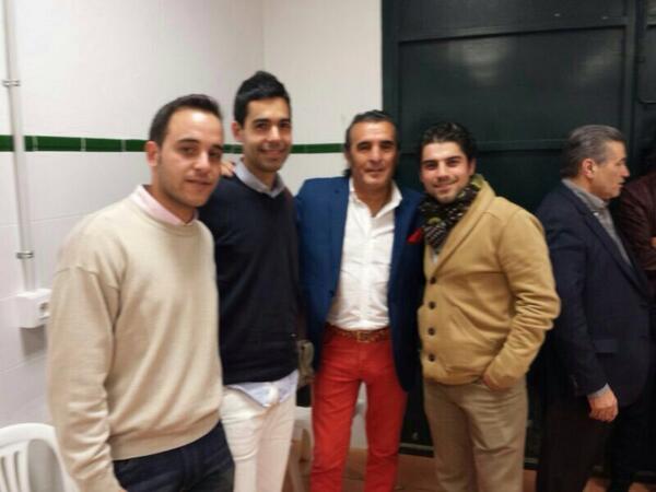 Grupoenbohemio's tweet photo. Con Manuel Orta gran persona y mejor artista @jmrbonares @FelipeJChaparro http://t.co/IDYbvAw81Y