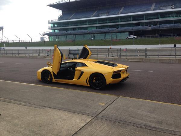 gs08bjohnson's tweet image. My ride for the day with @SinTheMenis and @mrdavidhaye for @FullTiltPoker #inaRush