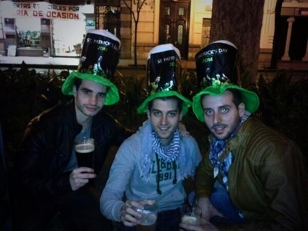 pabloblasconav's tweet photo. Cerveceando con @oscar_navarro8 @vroman91 en el St. Patricks!! #Fallas2014 http://t.co/s4Kq7mJehy
