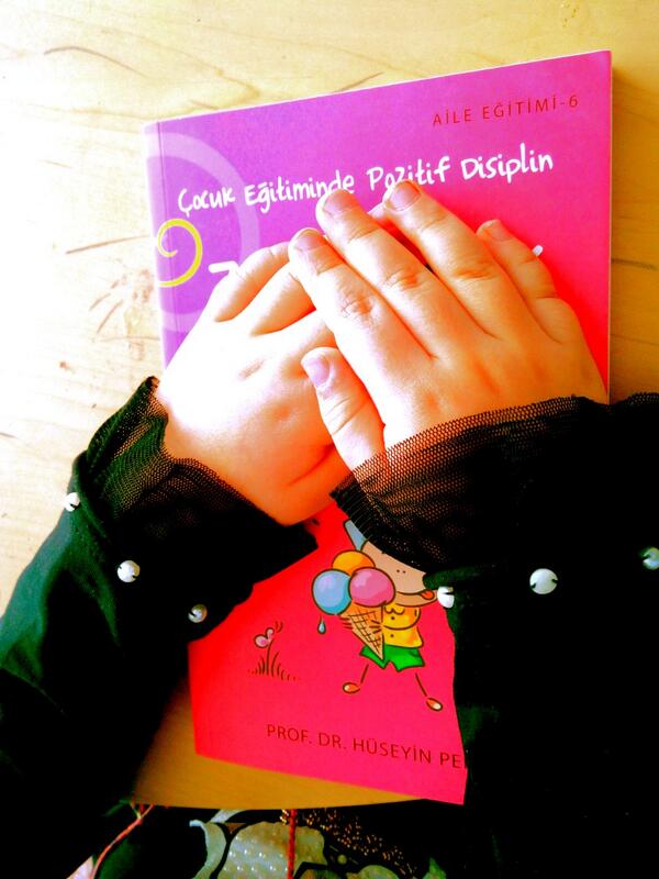 aydosensis's tweet photo. Çocuklar sizden sadece sevgi ister. Siz sevgi haricinde her şeyi verirsiniz. http://t.co/bZeuq4Z0KU
