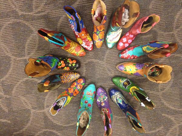 Xansart0's tweet photo. These boots weren't made for walkin'...#15PresSU #BeSouthwestern http://t.co/e5fE76hG7O