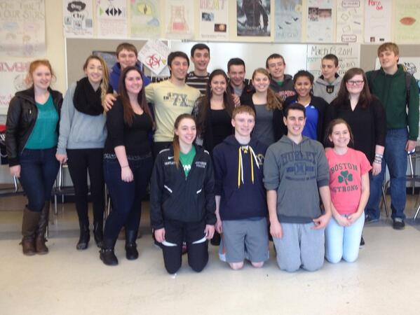 EBEnglishTeach's tweet image. Some snazzy sophomores posing after today's balloon pop!