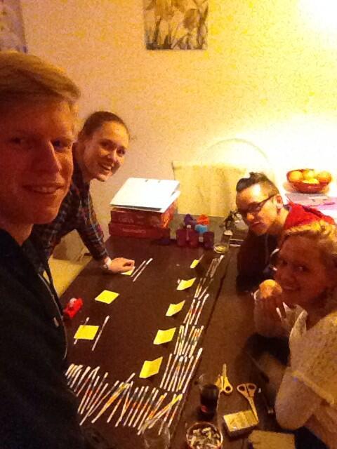 IntroAlmere's tweet image. Wikken en wegen! De medewerkers samenstellen voor introductieweek 2014! #IntroAlmere