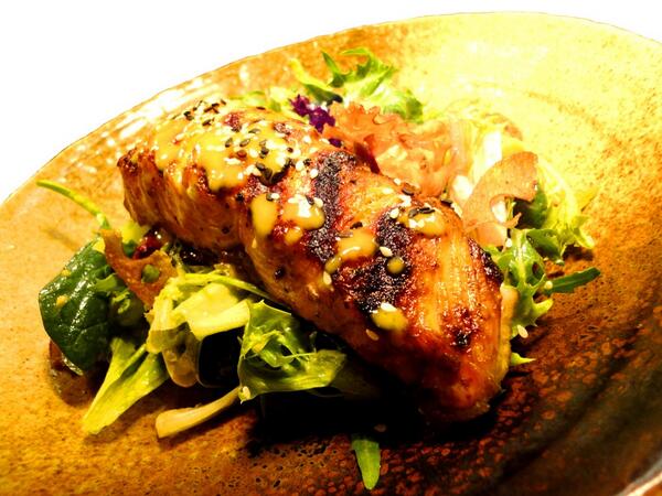 Want something #healthy but #delicious? Try Char-Grilled #Salmon #Salad! Portion ain't shy either! (^_−)☆ #Lunch