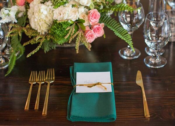 A festive taste of green and gilded goodness from @SweetEmiliaJane <a href="/brdsofafeather/">birds of a feather</a>! stylemp.com/1qfx