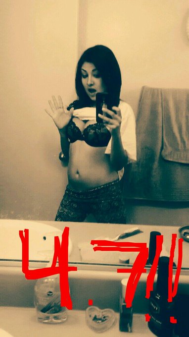 Lmao, Bitches be like.... #earthquakeselfie http://t.co/opGCt48avo<a href="/tag/earthquakeselfie"class="tags">#earthquakeselfie</a>