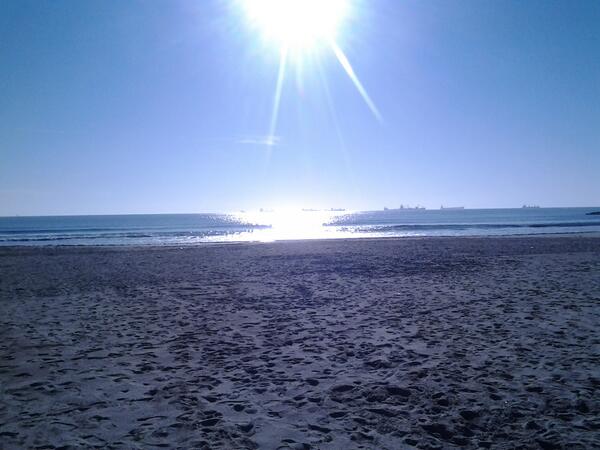 vinicokb's tweet photo. Salir del festival y tener el mar a 2 pasos!! :-) http://t.co/WvZtK8HVS1
