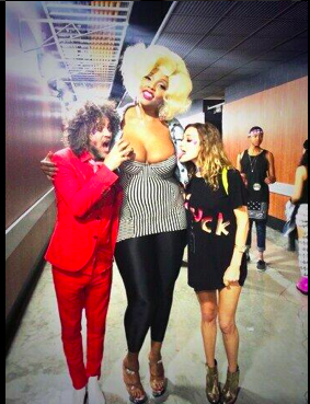 TeammBarbiee's tweet photo. she is huge @amazonashley67 http://t.co/MX7ccDETZA