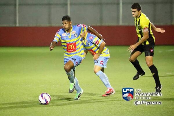 PanamaGol's tweet photo. Chorrillo gana y sigue siendo lider absoluto de la @LPFpanama  http://t.co/uBU8U5eE3K #panama @ChorrilloFC @CAIPanama http://t.co/EwyUvSHsu5