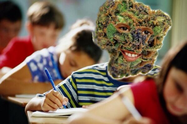 Ratchetmobb's tweet photo. Teacher: "Timmy, quite down. Why are you so loud?"

Timmy: http://t.co/QCPaaH6ZtJ