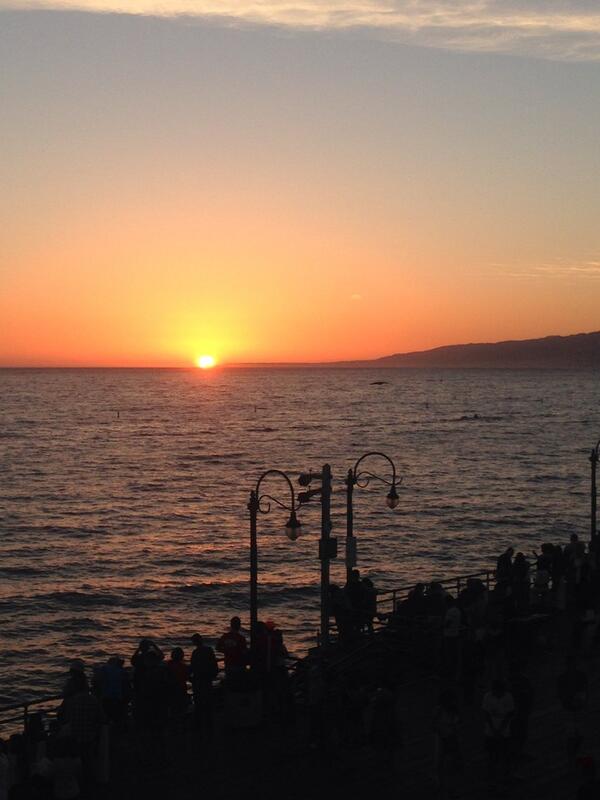 kyle__welch's tweet photo. Beautiful Cali sunset off the Santa Monica pier http://t.co/GnjdyOdSs4