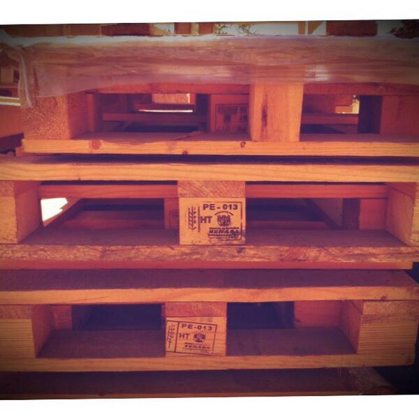 Eh_Pale's tweet image. Reciclando #pallet para las entregas de esta semana / a full con #DecoPallet • #mesas #terraza #sofa #camas ♻️👍