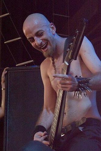 _sabilanur's tweet photo. Falling in love with my childhood favorite band all over again! LOVE System of a Down. Love you, @officialsHaVo <3 http://t.co/3IG25wwlBO