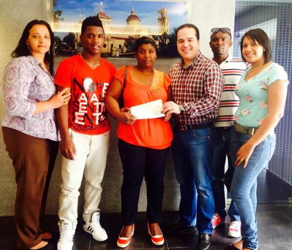 FEVSanCristobal's tweet photo. Sonriente, José Mariano Rivera tercer lugar @FEVSanCristobal recibe bono estudiantil RD$20,000, William Moody #OGS http://t.co/yNxGbZInJR