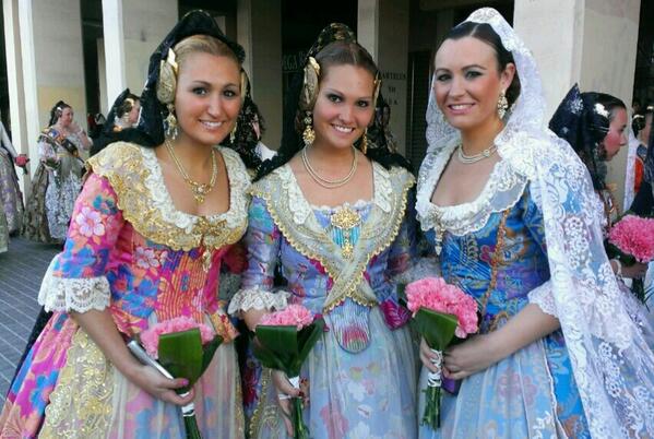 irispeset_r's tweet photo. Allá vamos! #Ofrenda :) @aalba_p @Sargogar http://t.co/sOQETbWqda