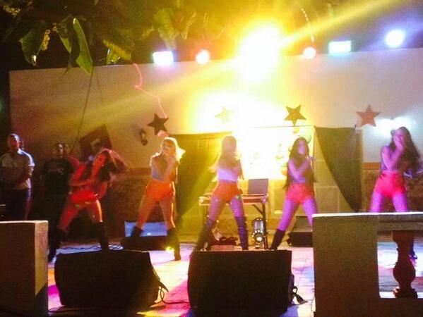dayanaraCG03's tweet photo. @BailarinasE http://t.co/dDSy3CJ1zM