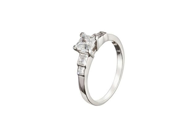 DiamondClarity_'s tweet photo. Simple and sweet...that's #diamonds of Clarity. http://t.co/aAFhwH3Tdw