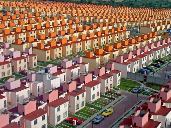 revodavid's tweet photo. Looks like Sim City, but it’s a real photo from Mexico City http://t.co/e3lAiD6Os2 http://t.co/w9hpXOckZW