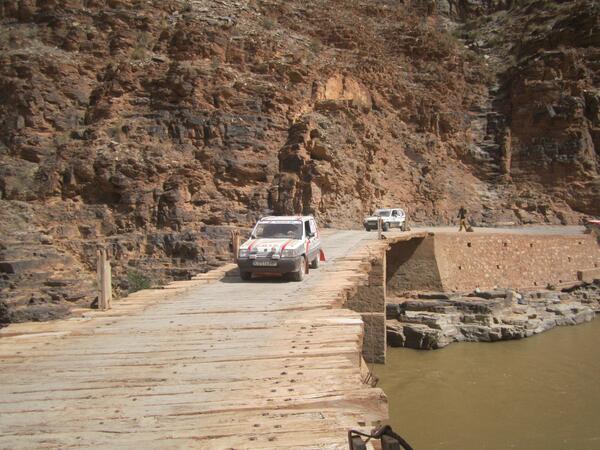 LaredoRacing's tweet photo. Foto de la 2ª etapa (IFRANE-MAADID) del @Panda_Raid, por el paso de un puente de un poblado minero en ruinas. http://t.co/uP3sA1EBvz