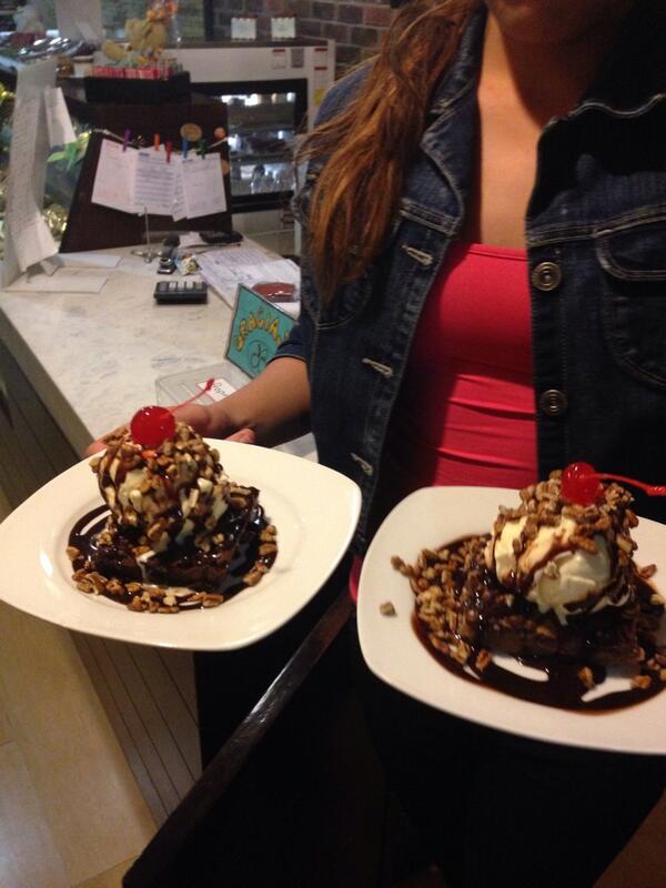 bbrownie's tweet photo. #brownies con helado. http://t.co/VpygVwleDT