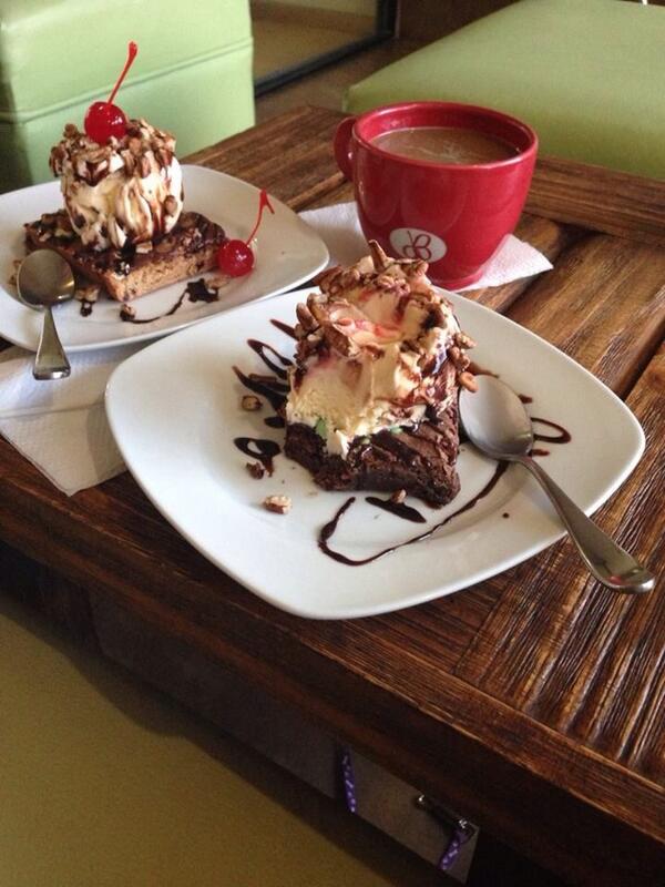 bbrownie's tweet photo. Disfrutando el dia extra de descanso. #ahícomper.... http://t.co/R47gRcXyOp