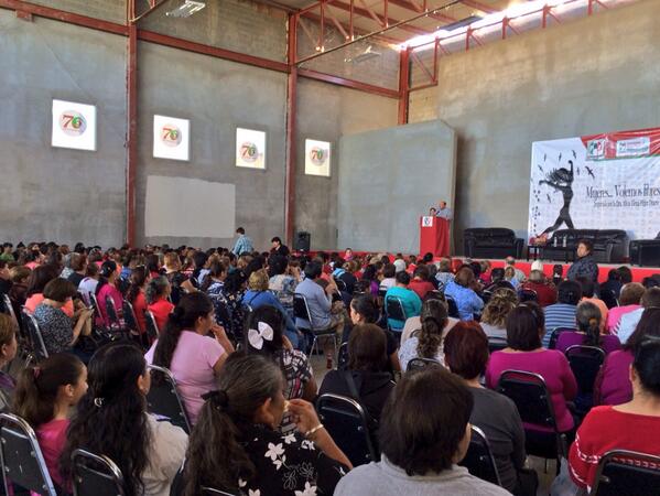 GaonaFatima's tweet photo. Mujeres ...volemos libres ahora! En el #PRI #Monclova #Coahuila @CristinaAmezcua @fdelafuentev lleno total ! http://t.co/yAMtkcGVy4