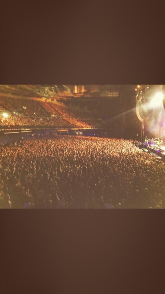 Kodaline's tweet photo. Photo from last night..

In Dublin..

Fuck.. 

🍀🍀🍀 http://t.co/89DTaleVve