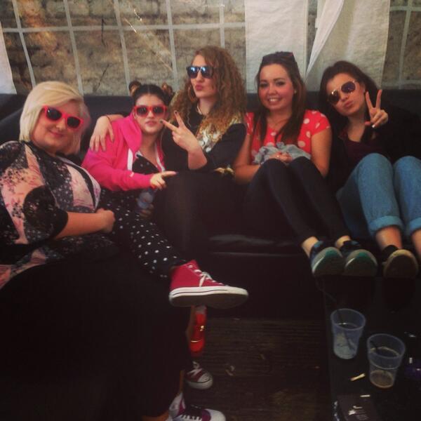 AimeeBellBaby's tweet photo. Lightbox😎👯 @kirstie_muzza @babiiebea @Staners05 @Amyphippo http://t.co/MazuF79vBH