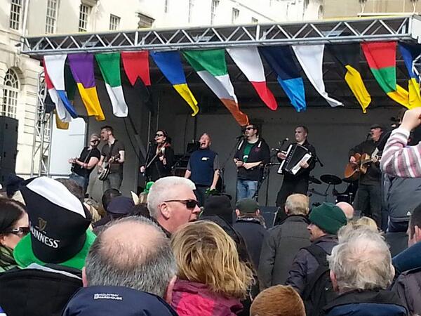 On Stage in Leeds on Sunday Morning, it was feckin cold!