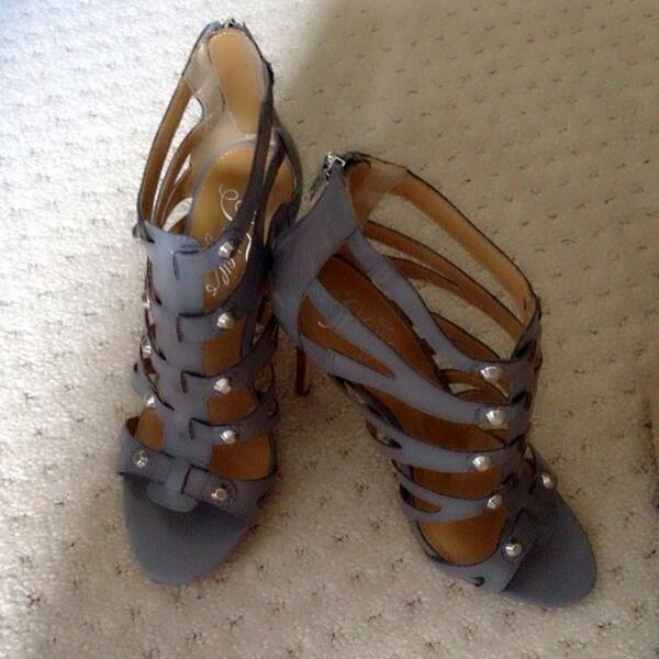 FergieFootwear's tweet photo. #SHOEFACT: #NewShoes cure the blues. #fergie #blueshoes #bluesandals #mondayblues #fergieshoes http://t.co/kEZQOY92qz http://t.co/qQ9PEvxDJL