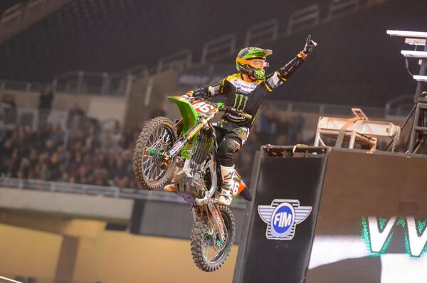 MonsterEnergy's tweet image. This kid is on fire... @AdamCianciarulo throws up the #1 after taking another #Supercross victory in Detroit!