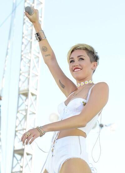 FirstClass_fit's tweet image. less than 3 weeks til I see the bae live 💃🙈