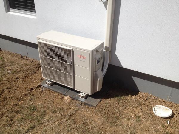 HAS_NZ's tweet photo. Fujitsu e3 6kW outdoor unit. Very nice. #efficiency #economy #environment http://t.co/PMdRmC8LFQ