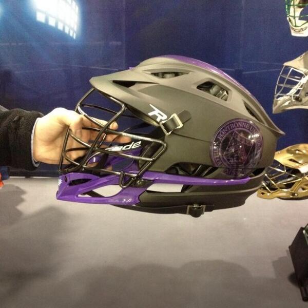 NicestUnis's tweet photo. Can you name this helmet ? http://t.co/SJdvYnqApQ