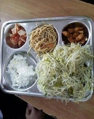 패기의 급식 ㄷㄷㄷ
중고딩 급식정보 어플 "급식톡" 절찬 다운중!! play.google.com/store/apps/det…