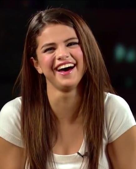 momentoselena tweet picture