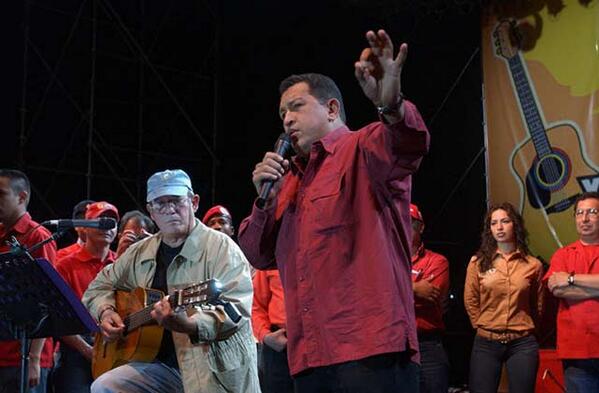Laiguanatv's tweet photo. "Chávez es un hombre de la estatura de los grandes de América Latina": Silvio Rodríguez http://t.co/urzuTtJmEW http://t.co/jCjqE4zrVC .*