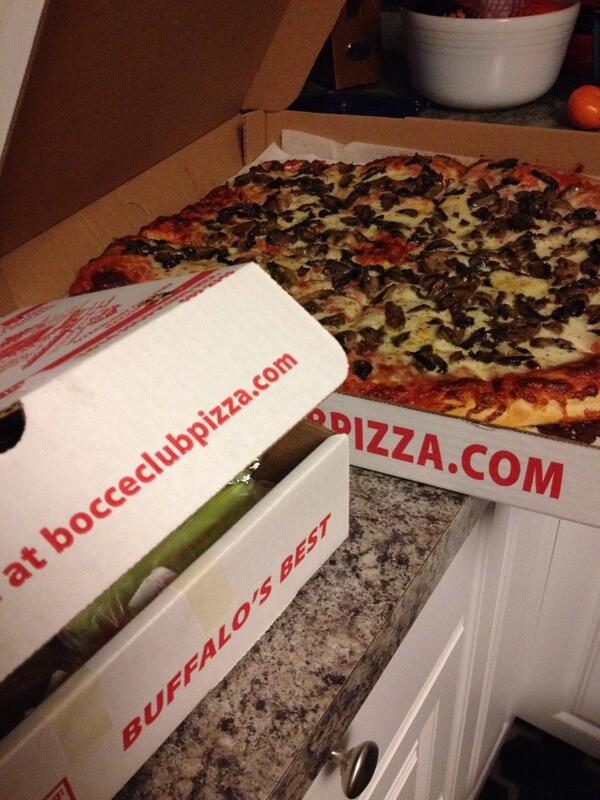 jamiething28's tweet photo. Some of Buffalo's best is waiting for you @jimmyfallon @jtimberlake @FallonTonight #BringFallontoBuffalo #boccepizza http://t.co/mE10KKzHMU