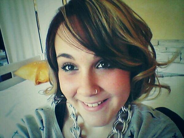 Beeiiss94's tweet photo. ¿Quién dijo cambio de look? http://t.co/mHLVEhmbUo