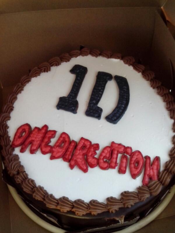 Directio131's tweet image. Llorare,es hermoso XD y ustedes ya tuvieron el suyo?? :-)