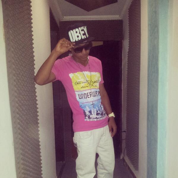 Big_Samaria2's tweet photo. En el estudio listo pa una nueva película @omrreyderocha @sobrimusic @Lpmincorporated @MickeyBassCol http://t.co/QNIBtlEyEV