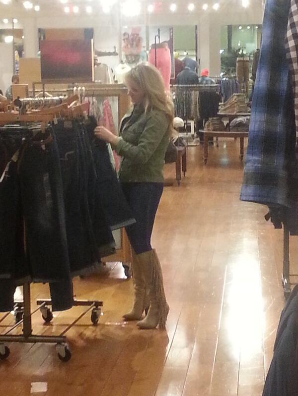 MILFstl's tweet photo. AMERICAN EAGLE - WEST COUNTY MALL #MILF http://t.co/SpVLot1UWh