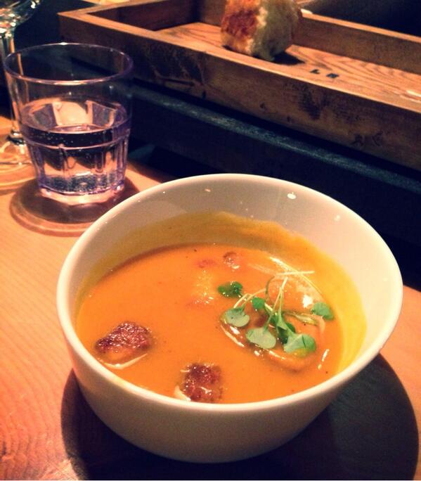 JosianneIsabel's tweet photo. Un de mes coups de coeur de la soirée @LaCabaneMTL soupe de courge fumée, bonbons de saumon à l'érable et brioche http://t.co/wz0FPZvKtj