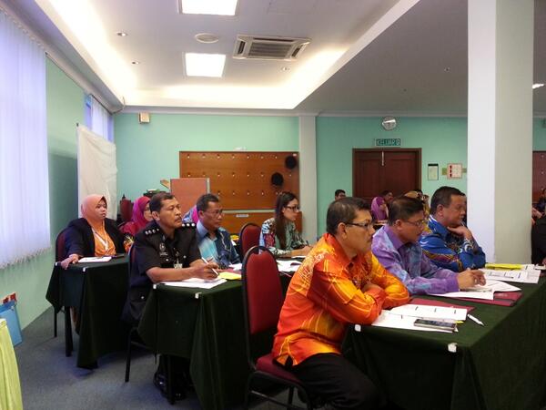 nazaki123's tweet photo. @BSMP_IPPM ; Bengkel Proses Pencen Terbitan Melalui Sistem Gen 2(Zon Tengah &amp; Timor di Maktab Penjara Malaysia http://t.co/22wovFDnpz