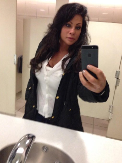 Me now at airport http://t.co/tmouC52aoC