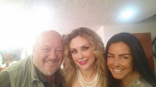 “<a href="/infraganti45/">OSCAR CADENA</a>: Buenos amigos del Alma nuestra querida <a href="/aracelyarambula/">Aracely Arámbula</a> y @cadenagaby Feliz cumple😘🍀👏🎂 ”//los Quiero😘🎉