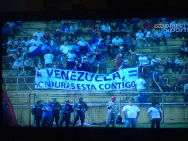 venezuelaaldia's tweet photo. Muchas gracias al pueblo de Honduras. http://t.co/LlbpLEIskW
